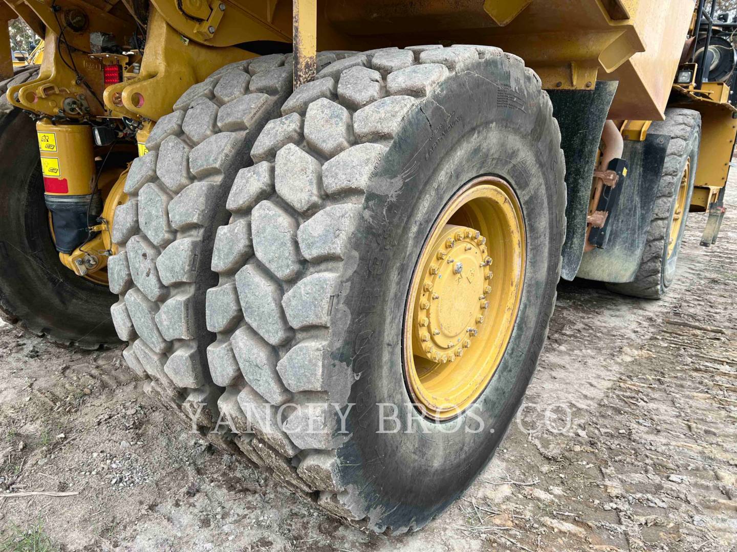 2017 Caterpillar 770G Truck