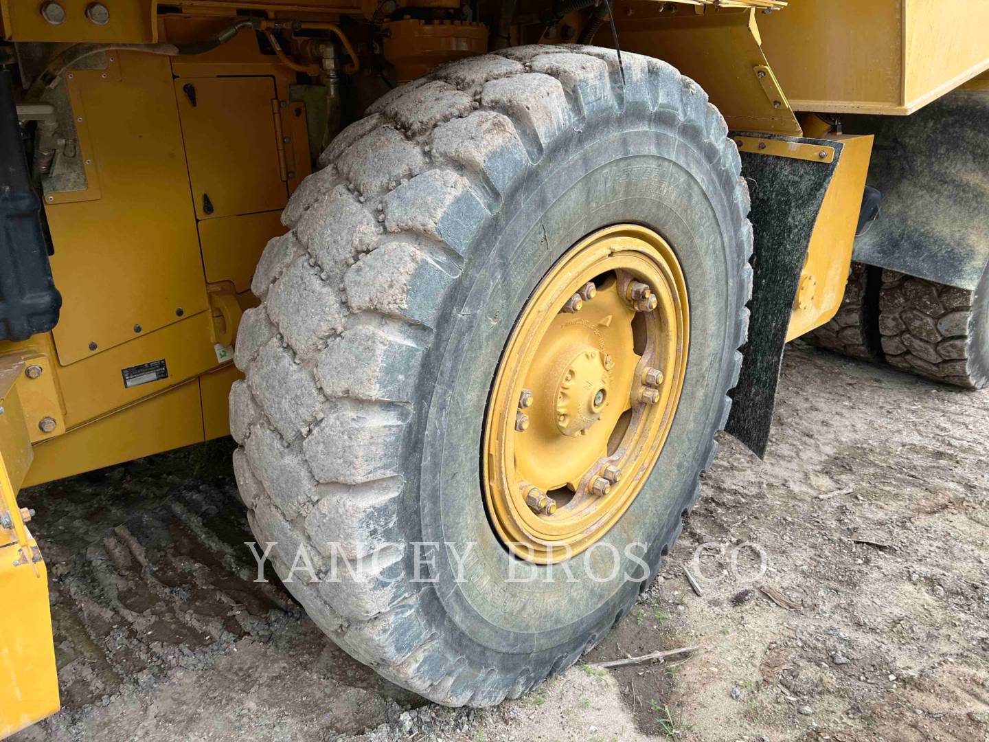 2017 Caterpillar 770G Truck