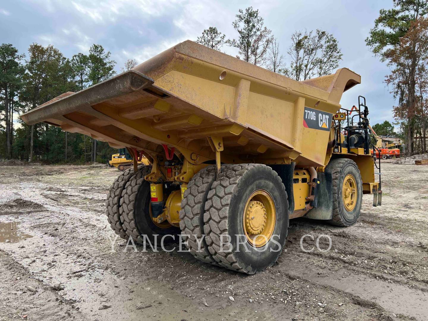 2017 Caterpillar 770G Truck