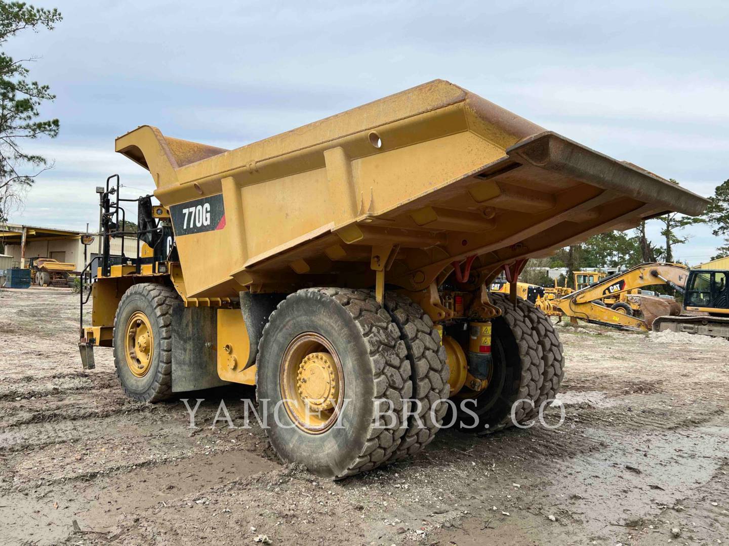 2017 Caterpillar 770G Truck