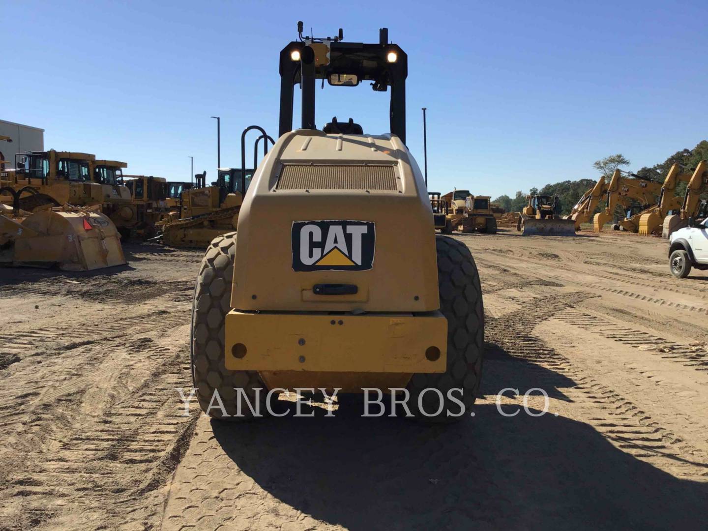 2017 Caterpillar CS56B Compactor