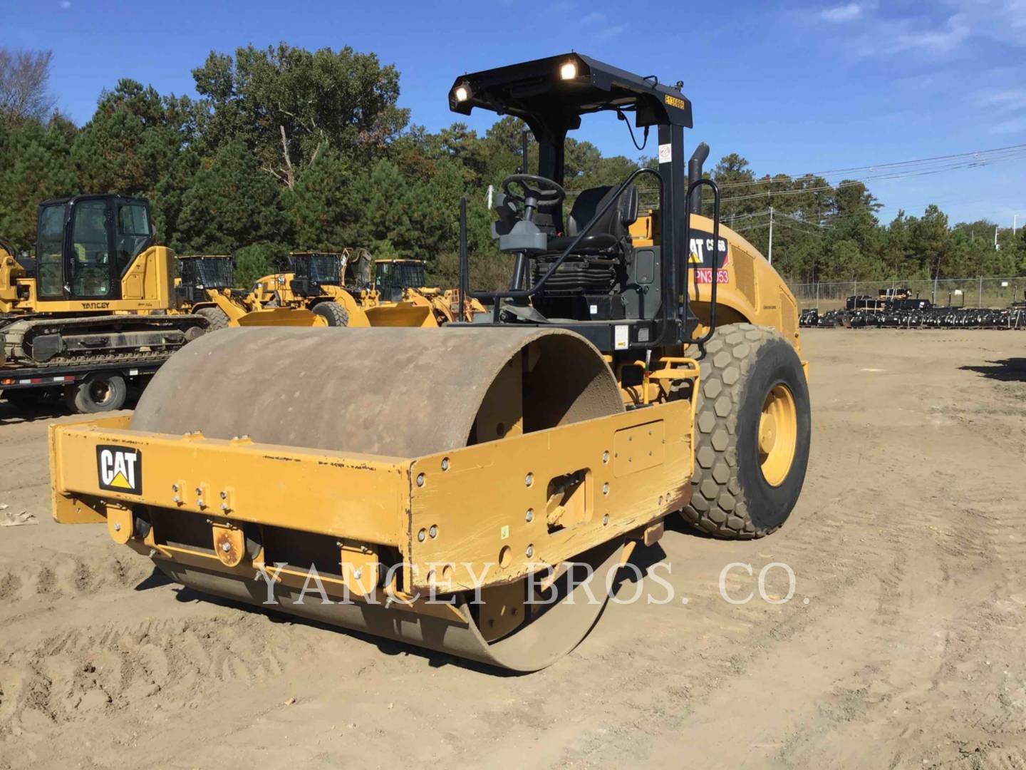 2017 Caterpillar CS56B Compactor