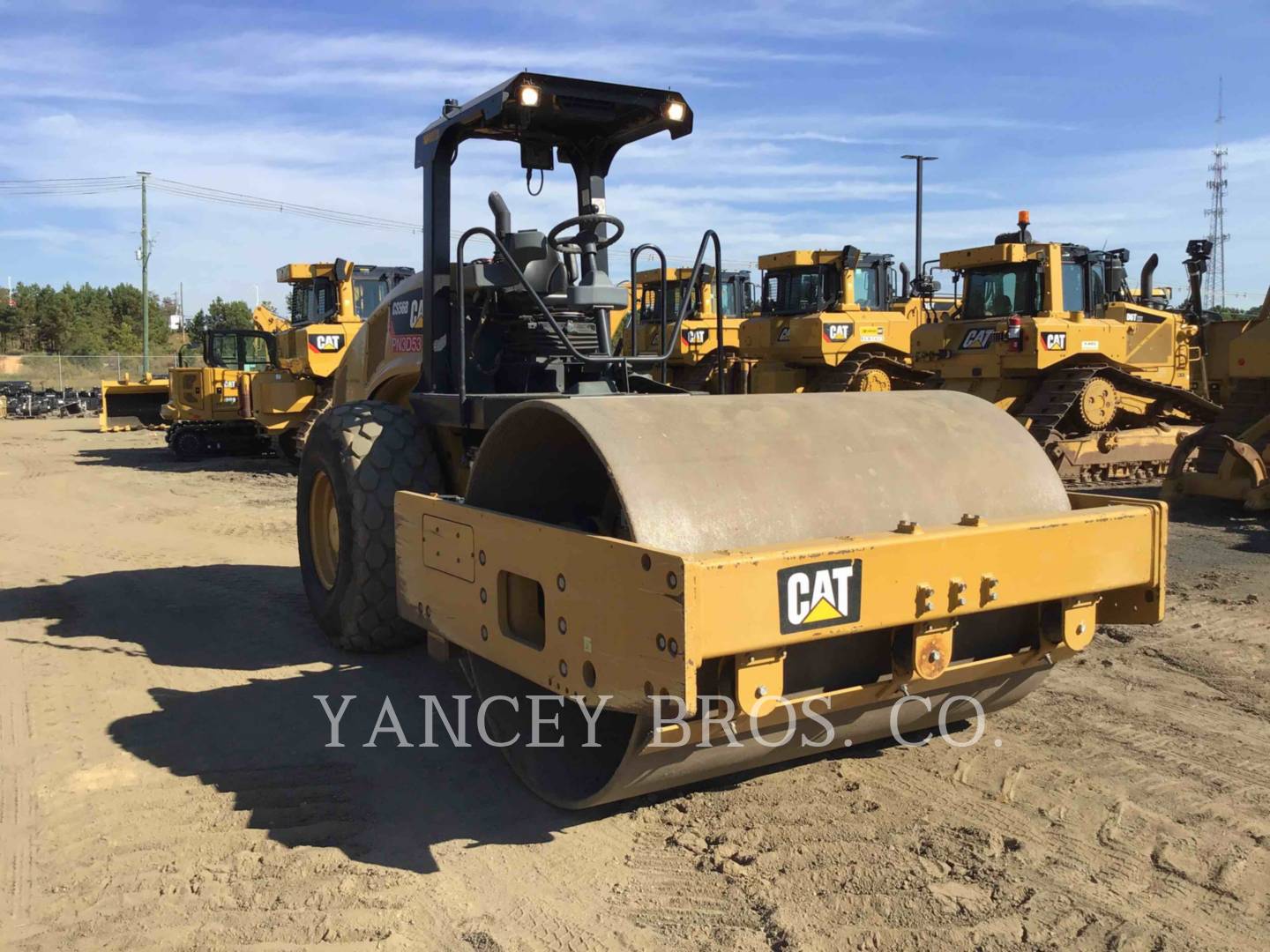 2017 Caterpillar CS56B Compactor