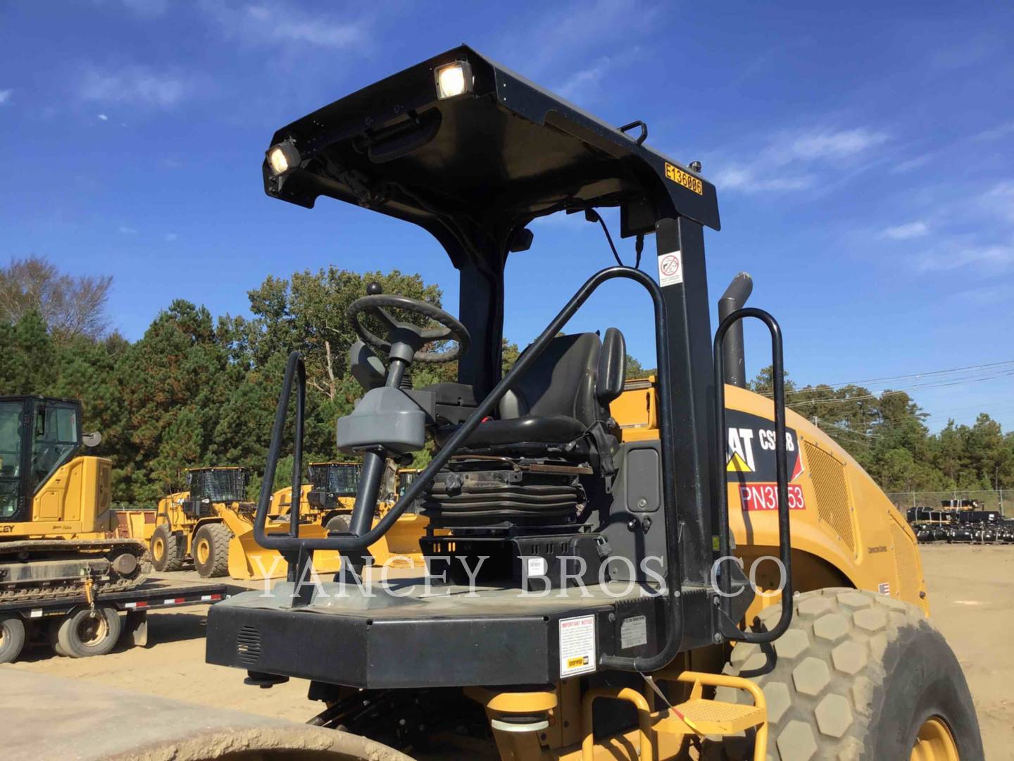 2017 Caterpillar CS56B Compactor