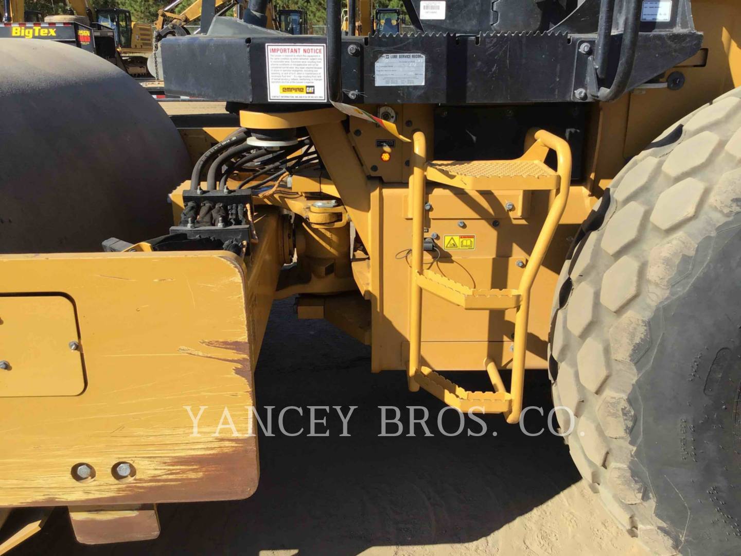 2017 Caterpillar CS56B Compactor