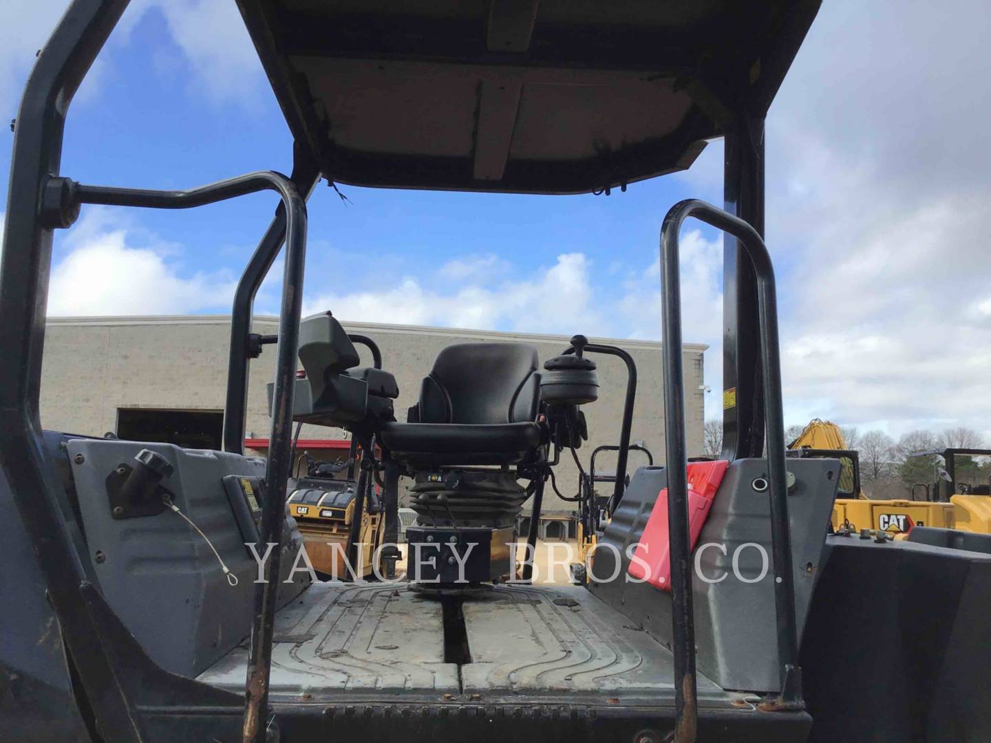 2012 Caterpillar CB54B Compactor