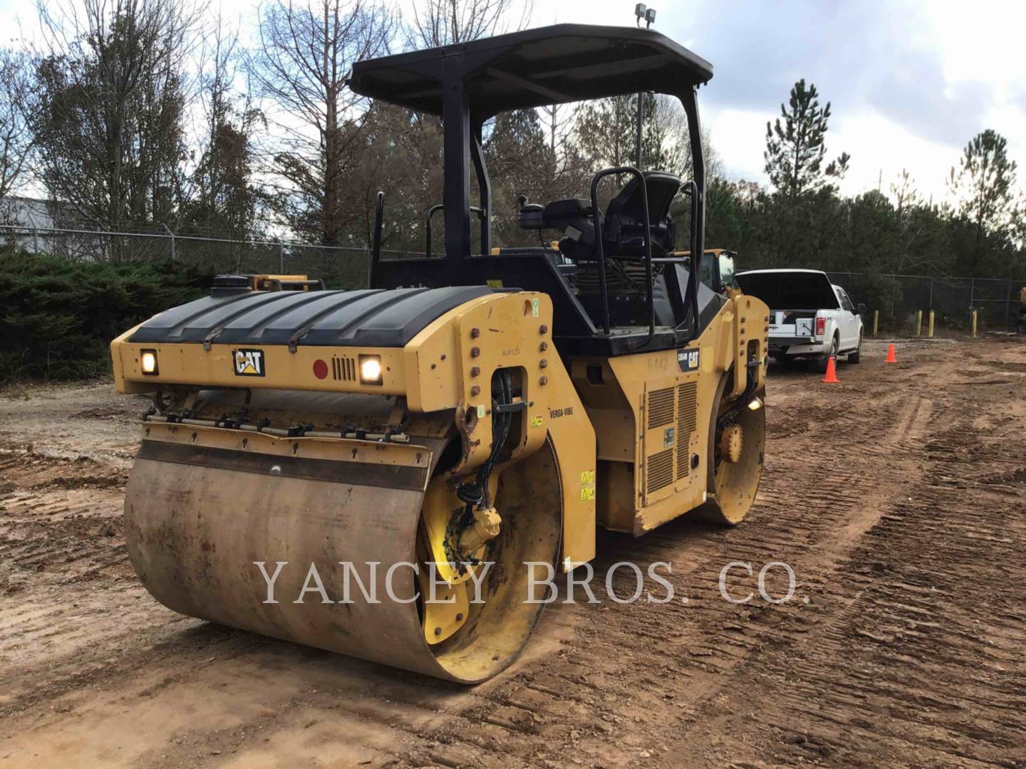 2012 Caterpillar CB54B Compactor