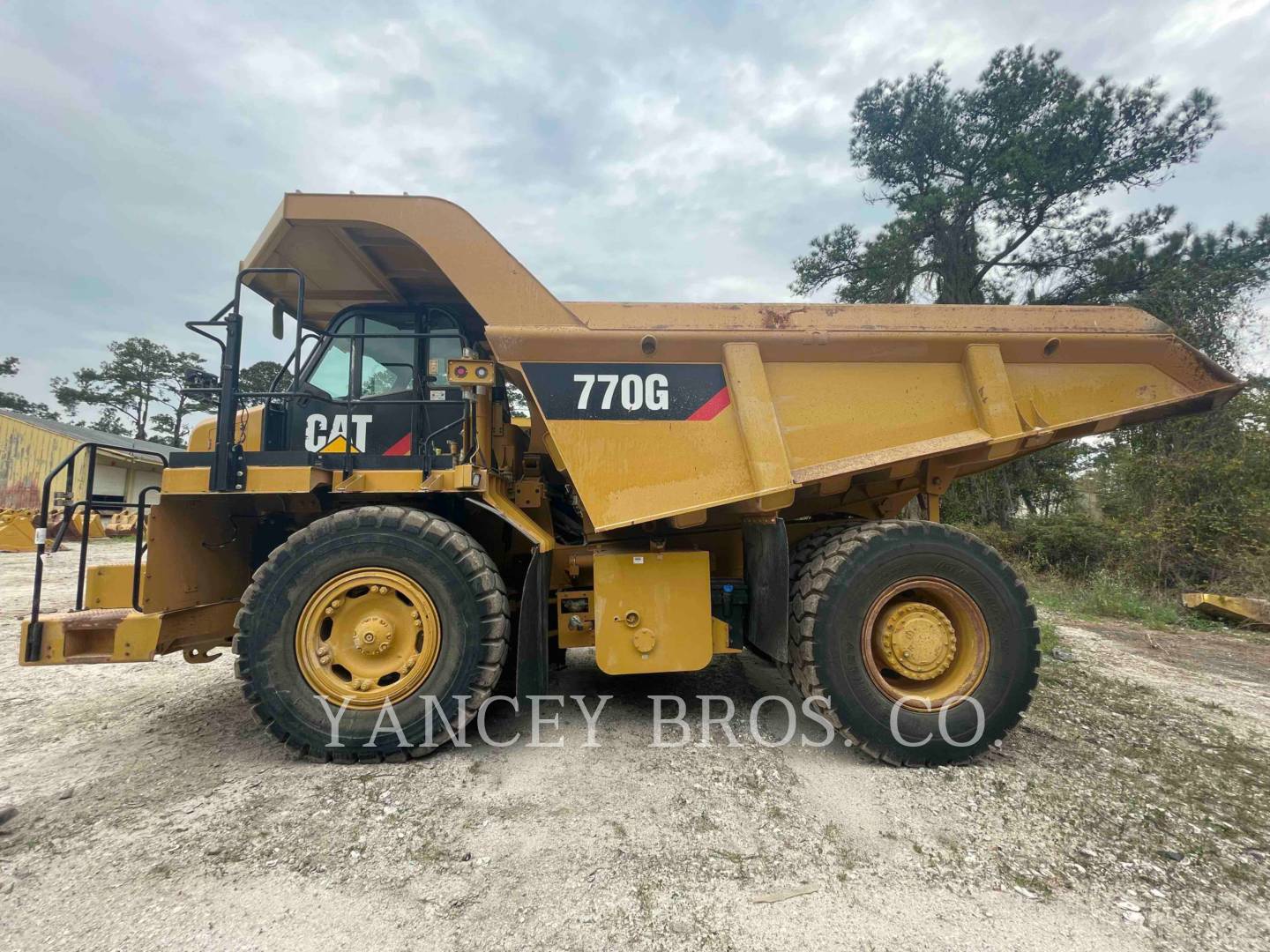 2015 Caterpillar 770G Truck