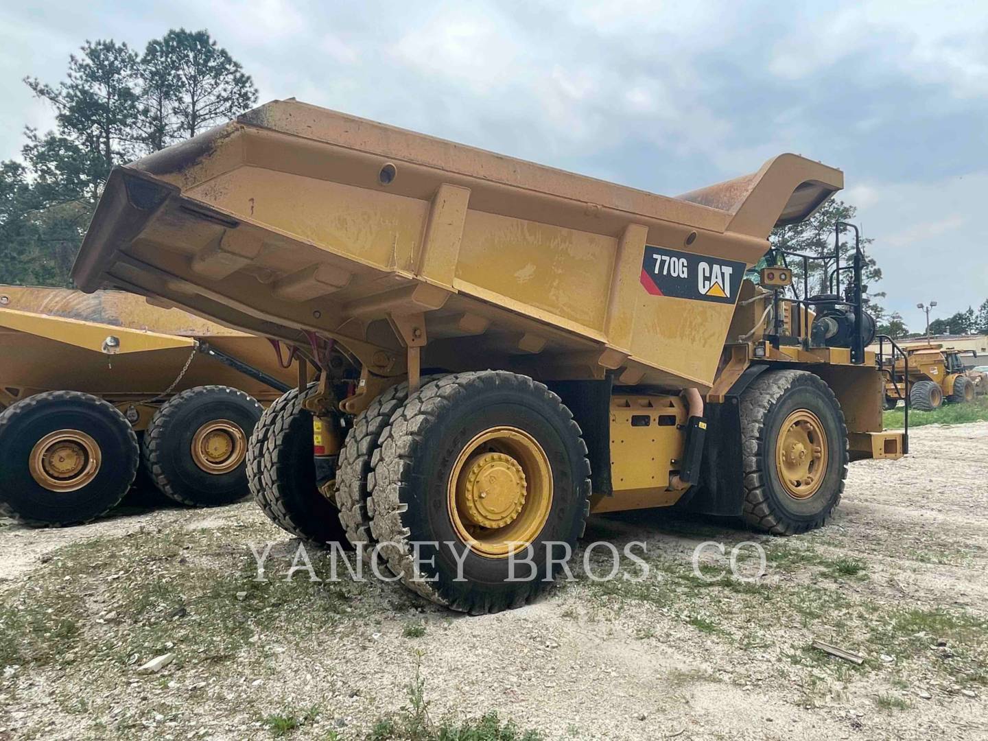 2015 Caterpillar 770G Truck