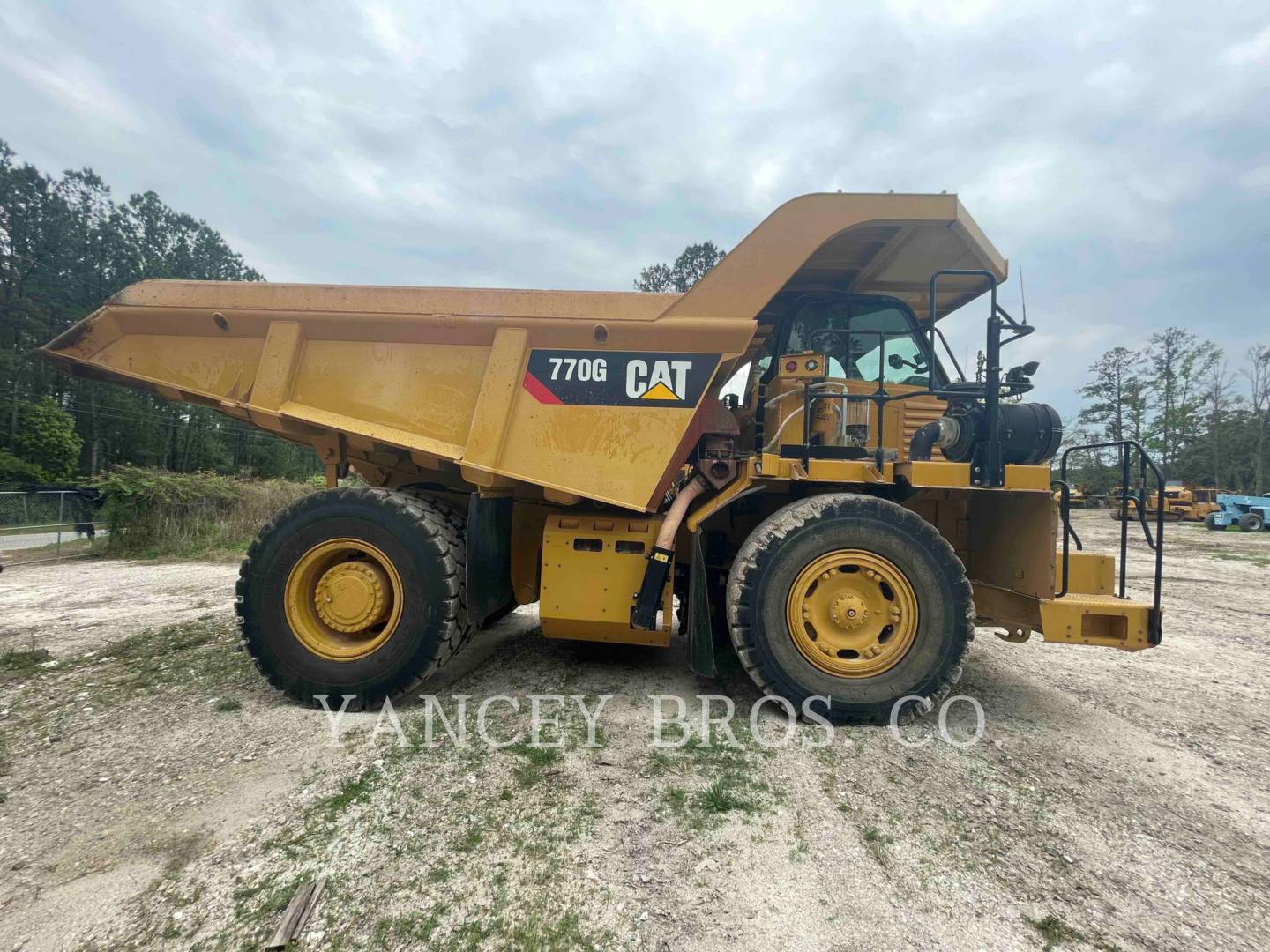 2015 Caterpillar 770G Truck