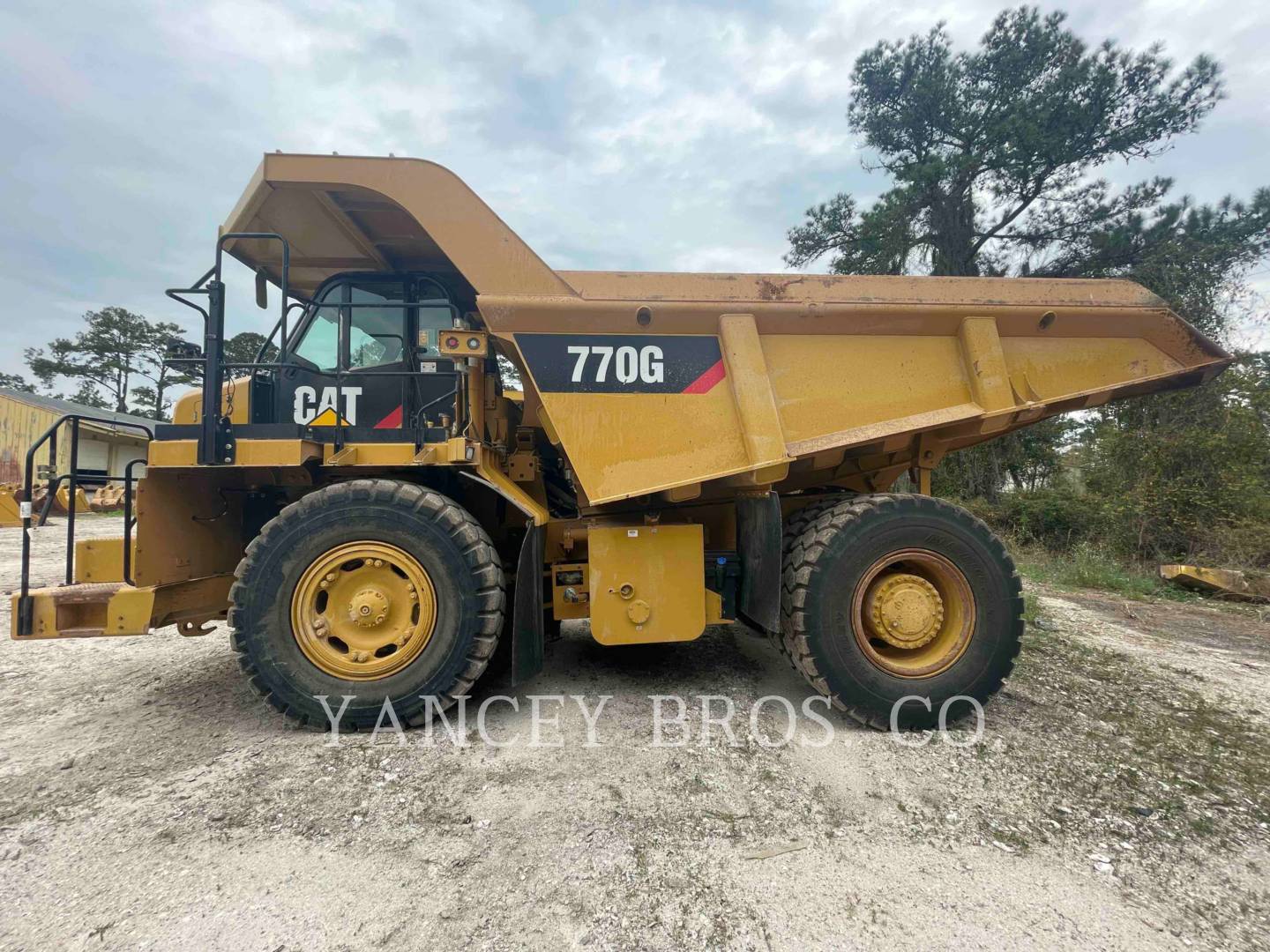 2015 Caterpillar 770G Truck