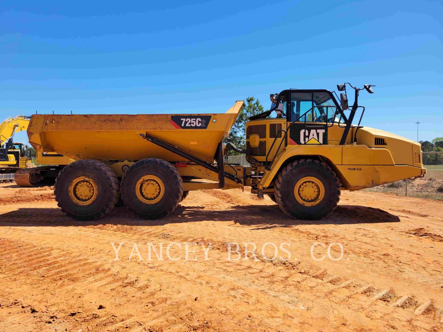 2016 Caterpillar 725 Articulated Truck