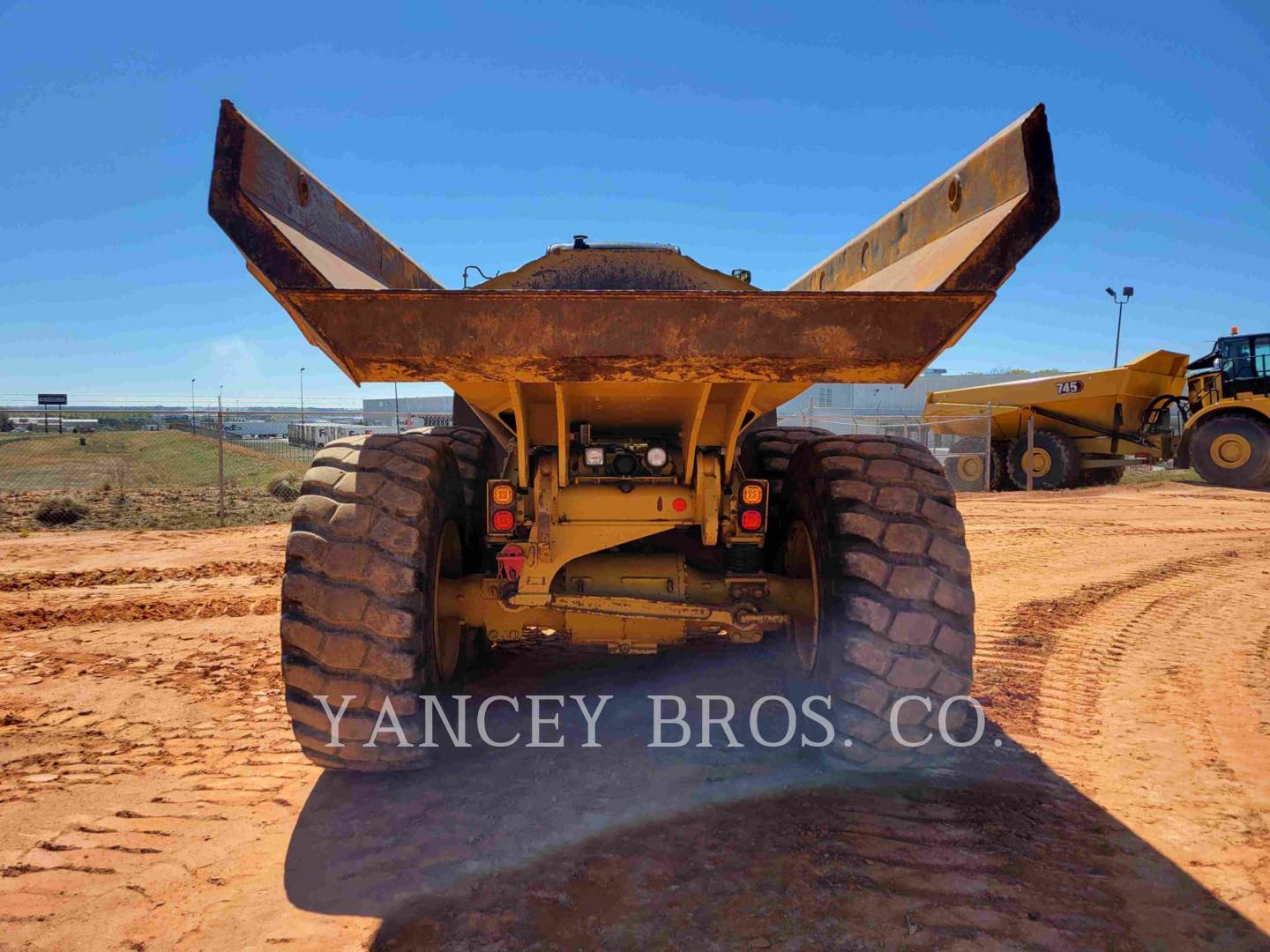 2016 Caterpillar 725 Articulated Truck