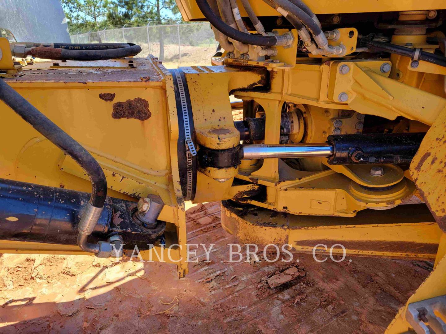 2016 Caterpillar 725 Articulated Truck