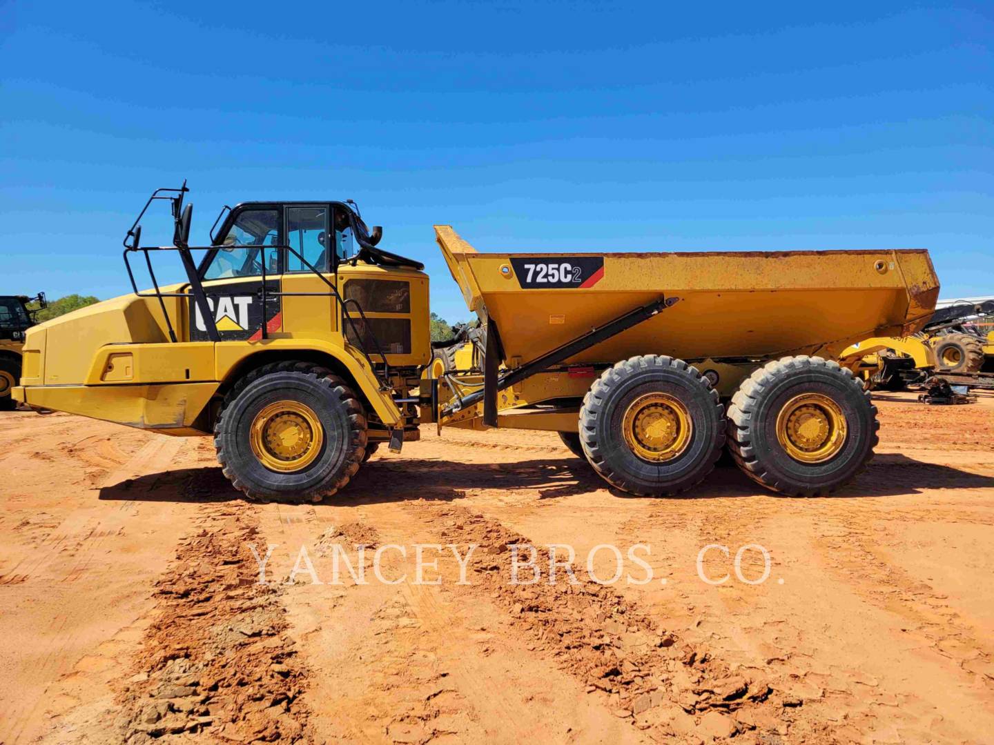 2016 Caterpillar 725 Articulated Truck