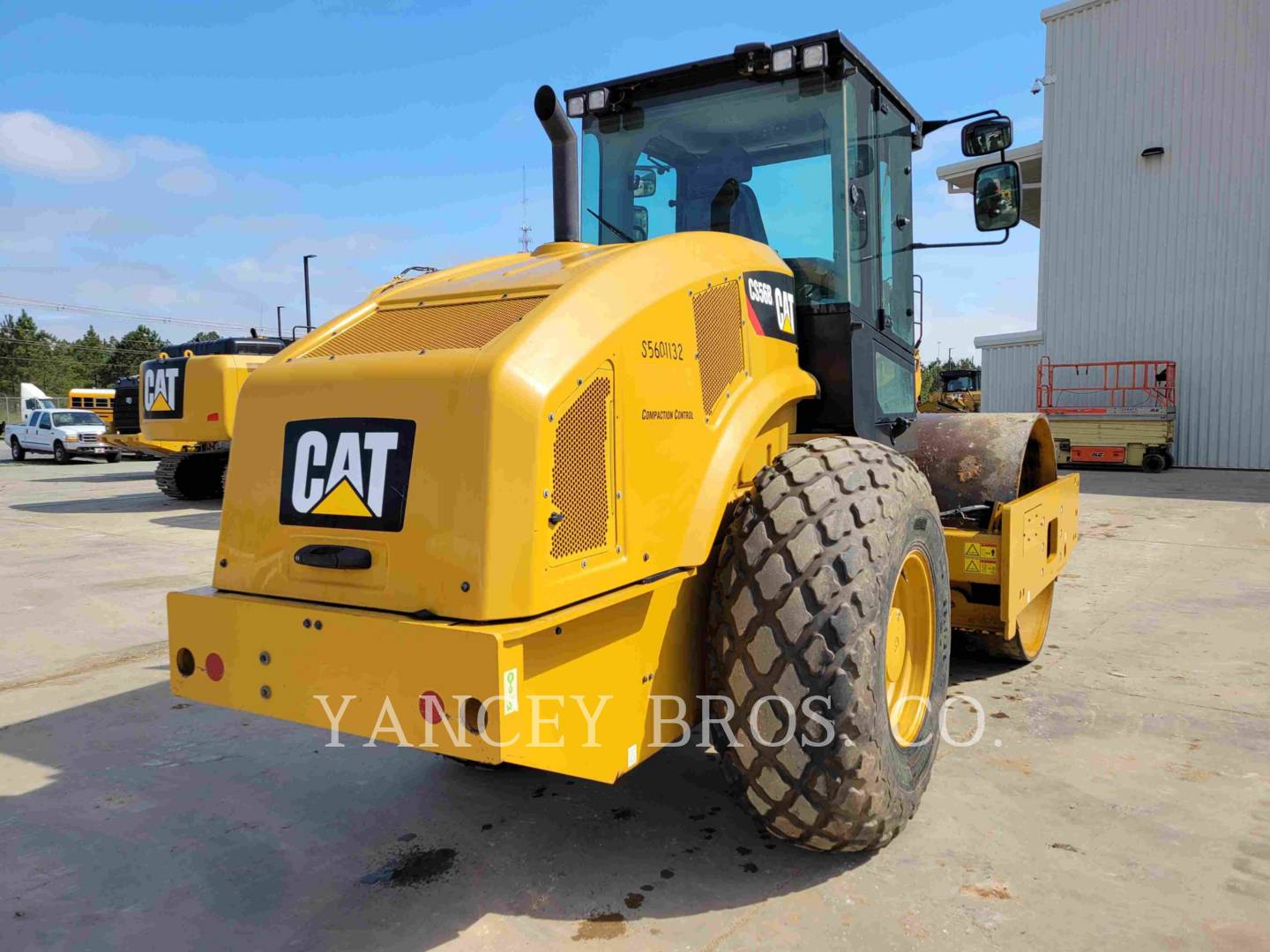 2019 Caterpillar CS56B Compactor