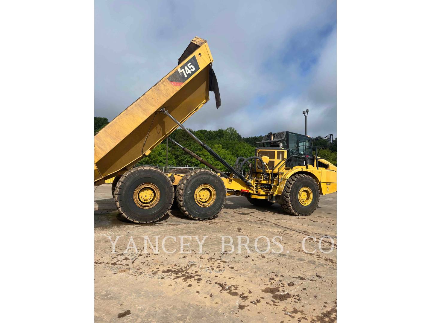 2019 Caterpillar 745 Articulated Truck