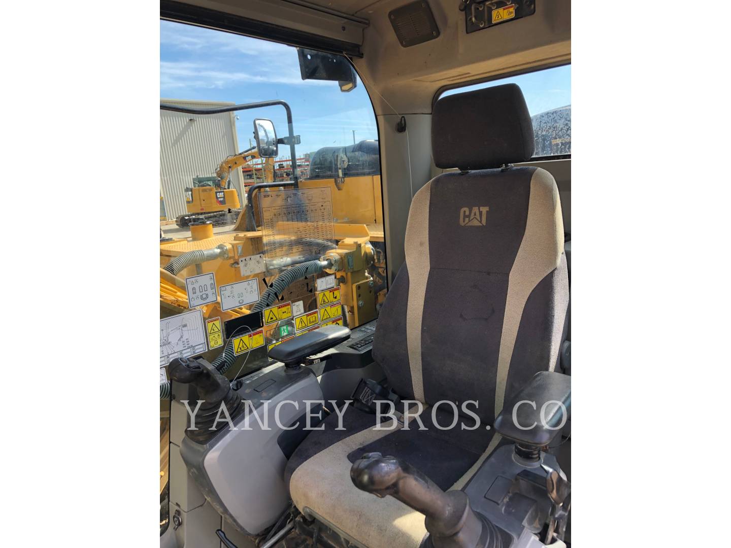 2017 Caterpillar 323FL Excavator