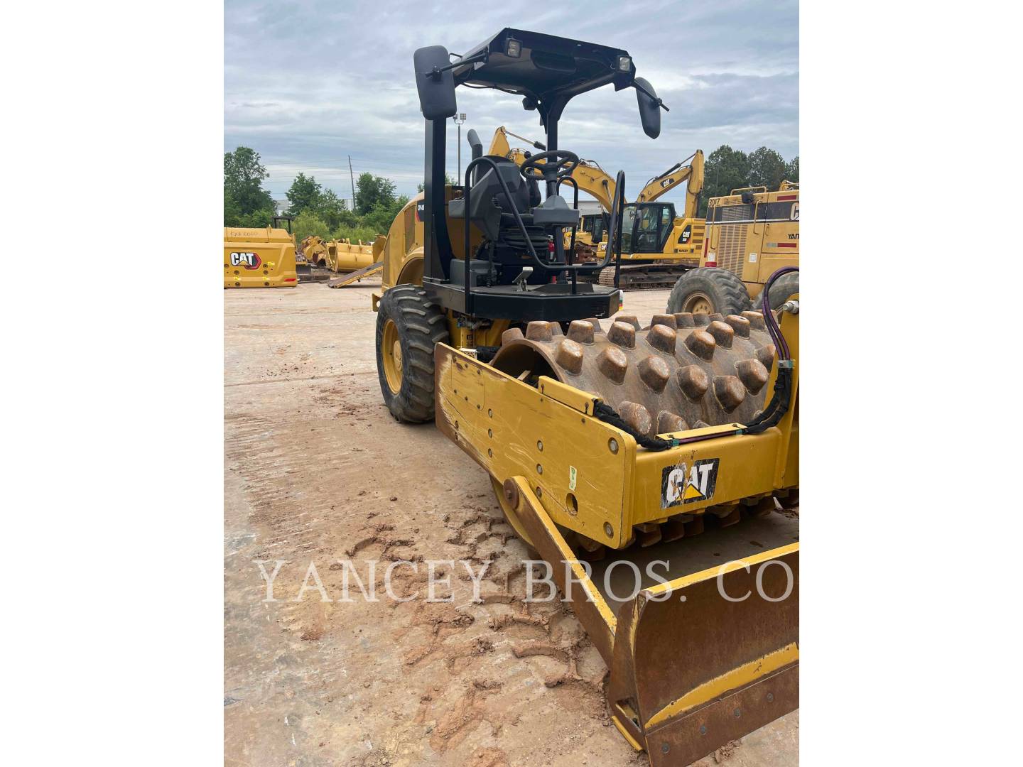 2016 Caterpillar CP44B Compactor