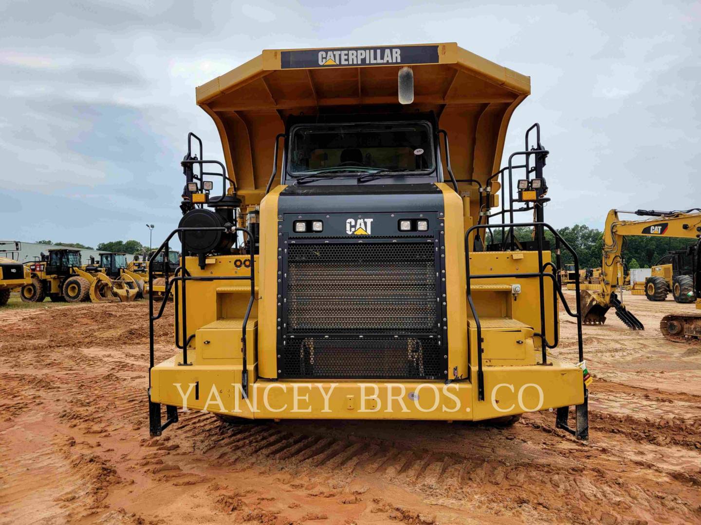 2016 Caterpillar 770G Truck