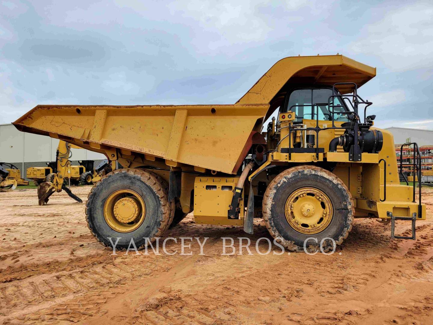 2016 Caterpillar 770G Truck