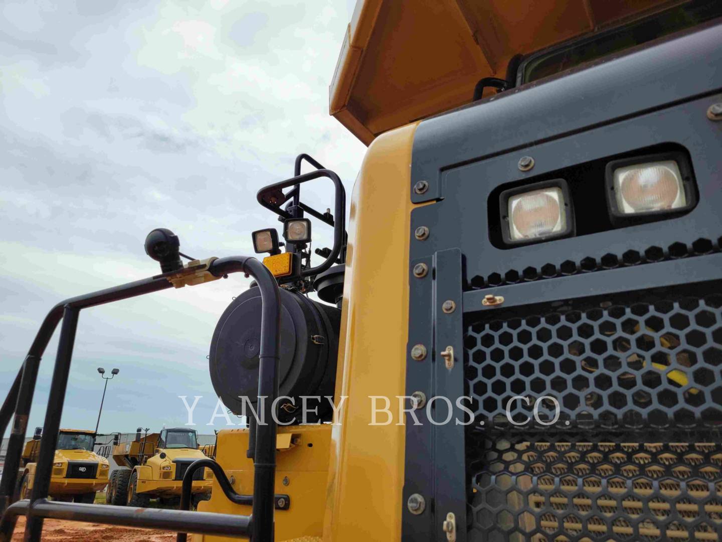 2016 Caterpillar 770G Truck