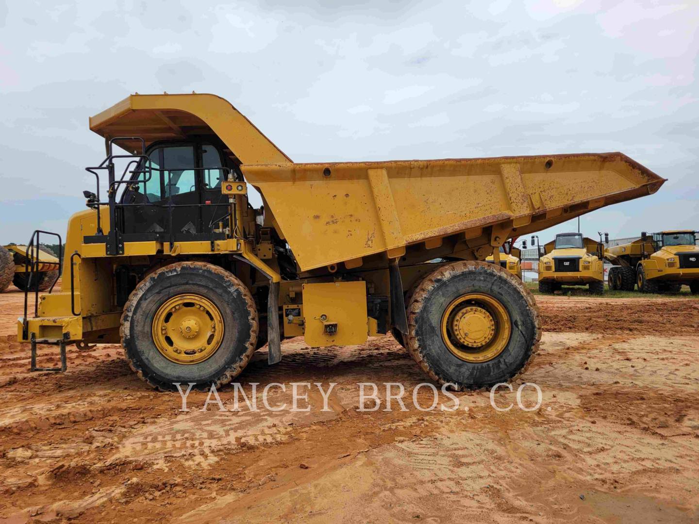 2016 Caterpillar 770G Truck