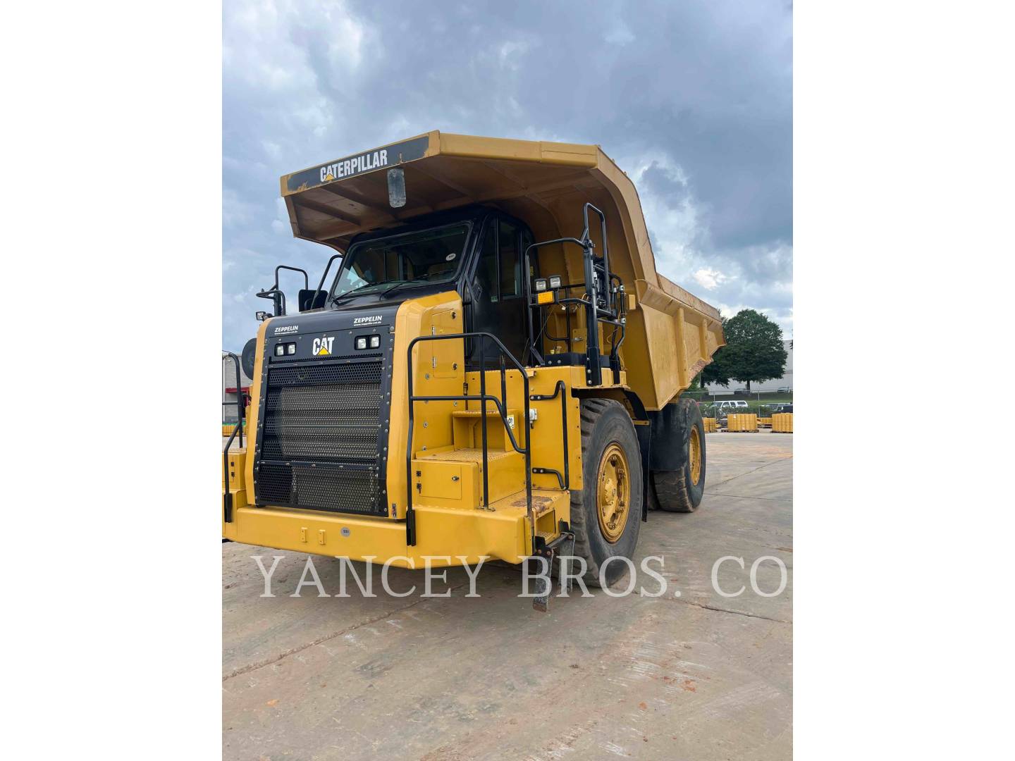 2017 Caterpillar 770G Truck