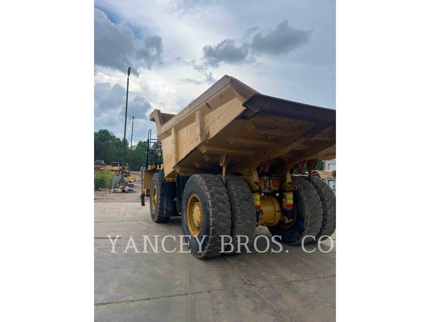 2017 Caterpillar 770G Truck