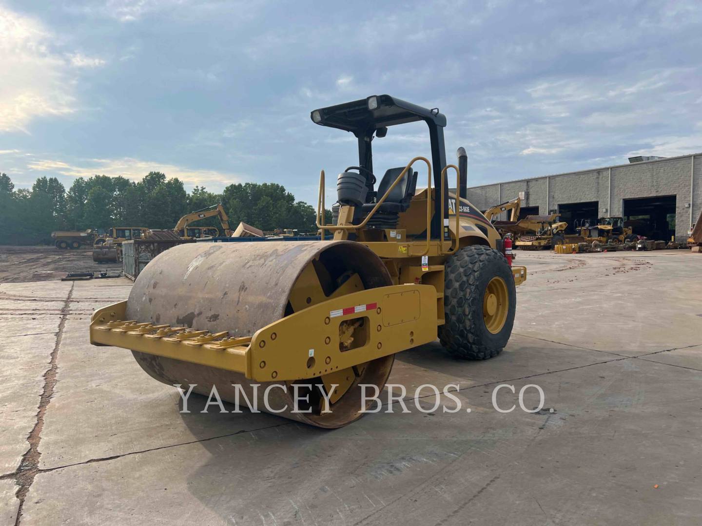 2005 Caterpillar CS-563E Compactor