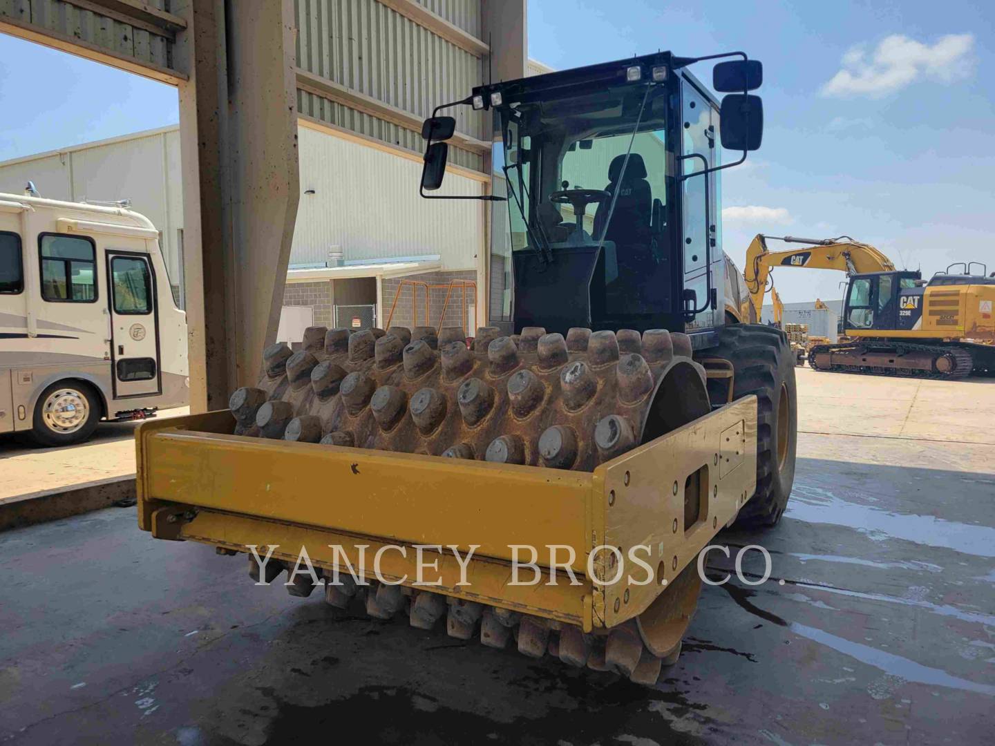 2017 Caterpillar CP54B Compactor