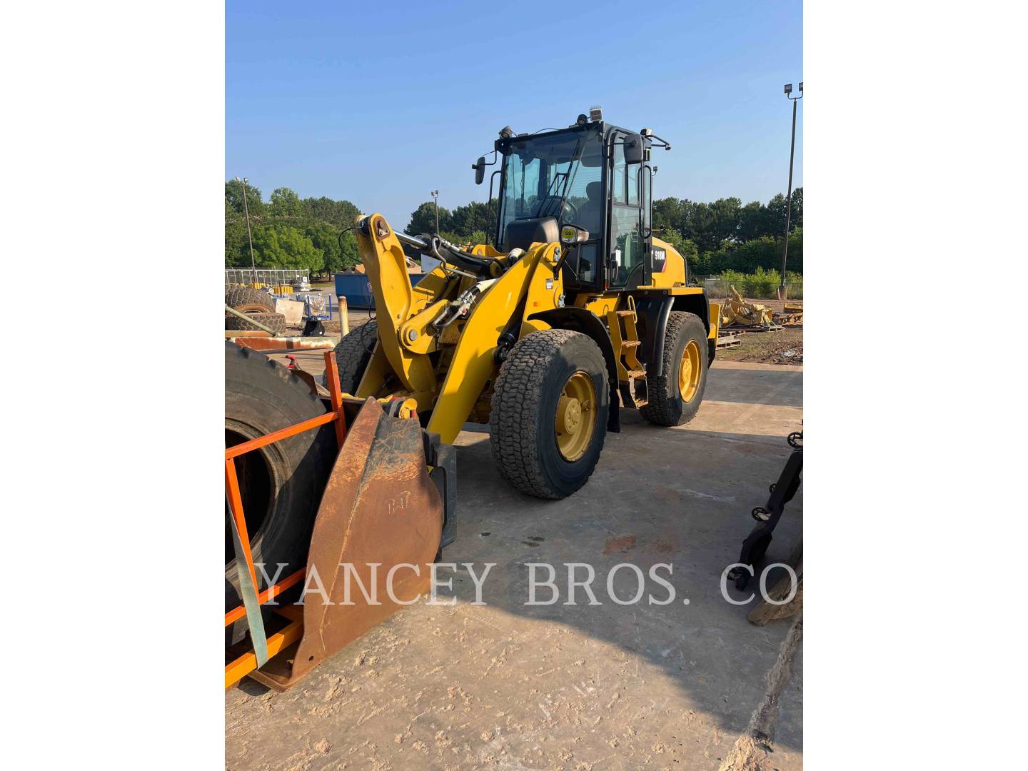 2014 Caterpillar 918M Wheel Loader