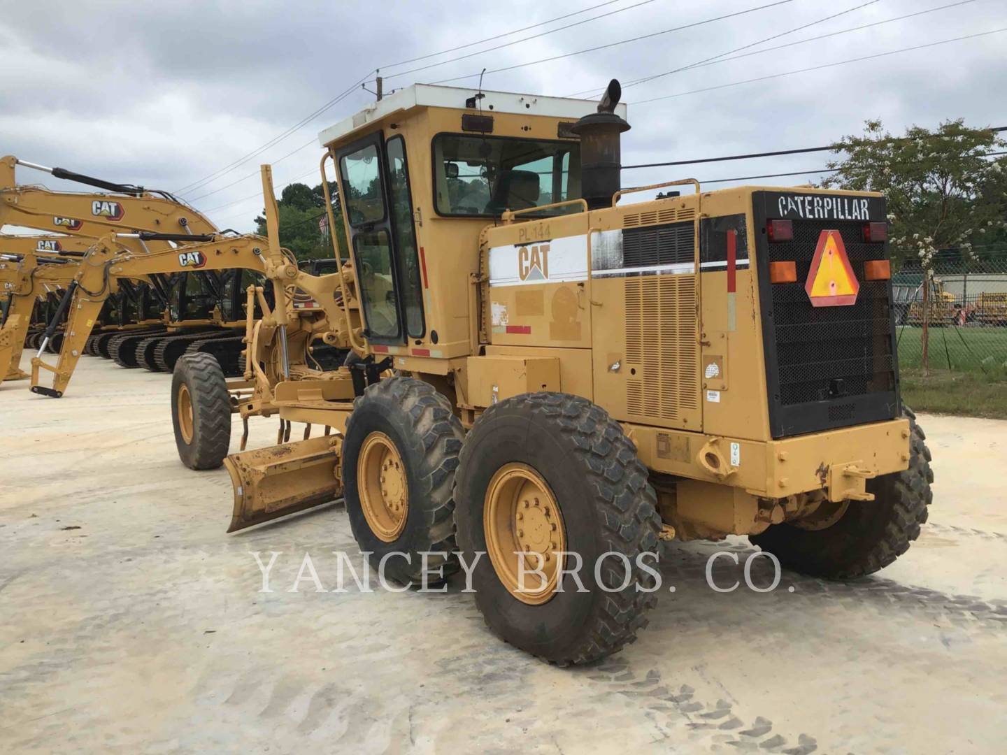 1997 Caterpillar 140HNA Grader - Road