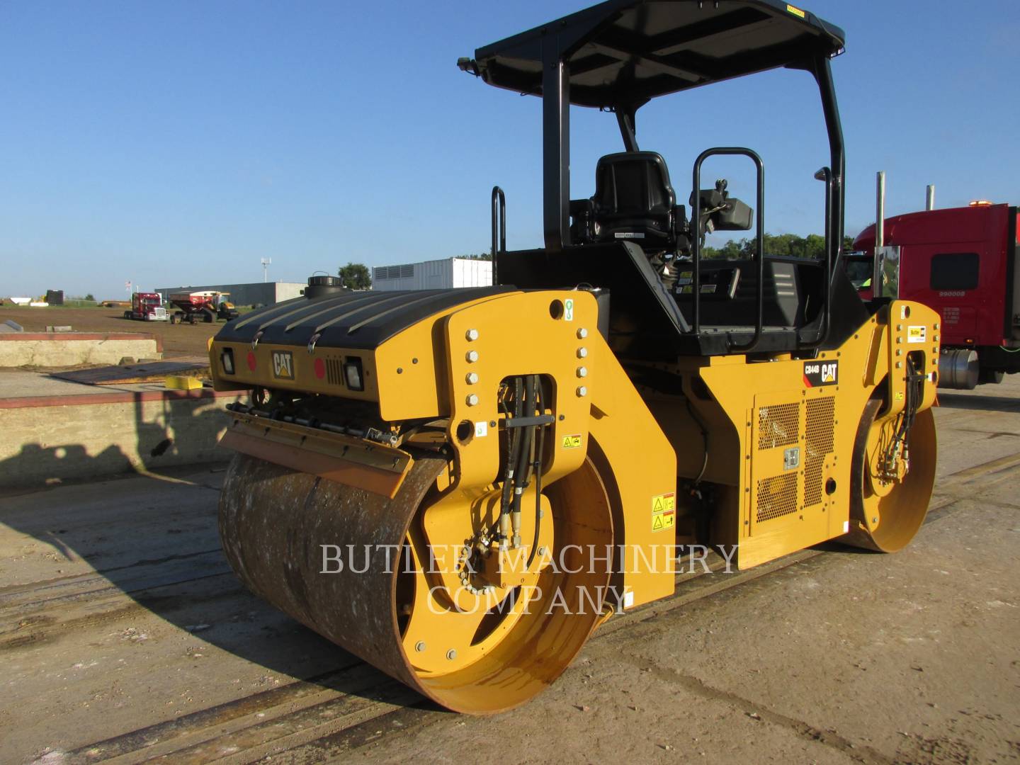 2015 Caterpillar CB44B Paver