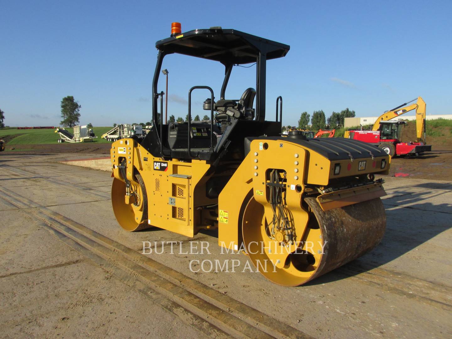 2015 Caterpillar CB44B Paver