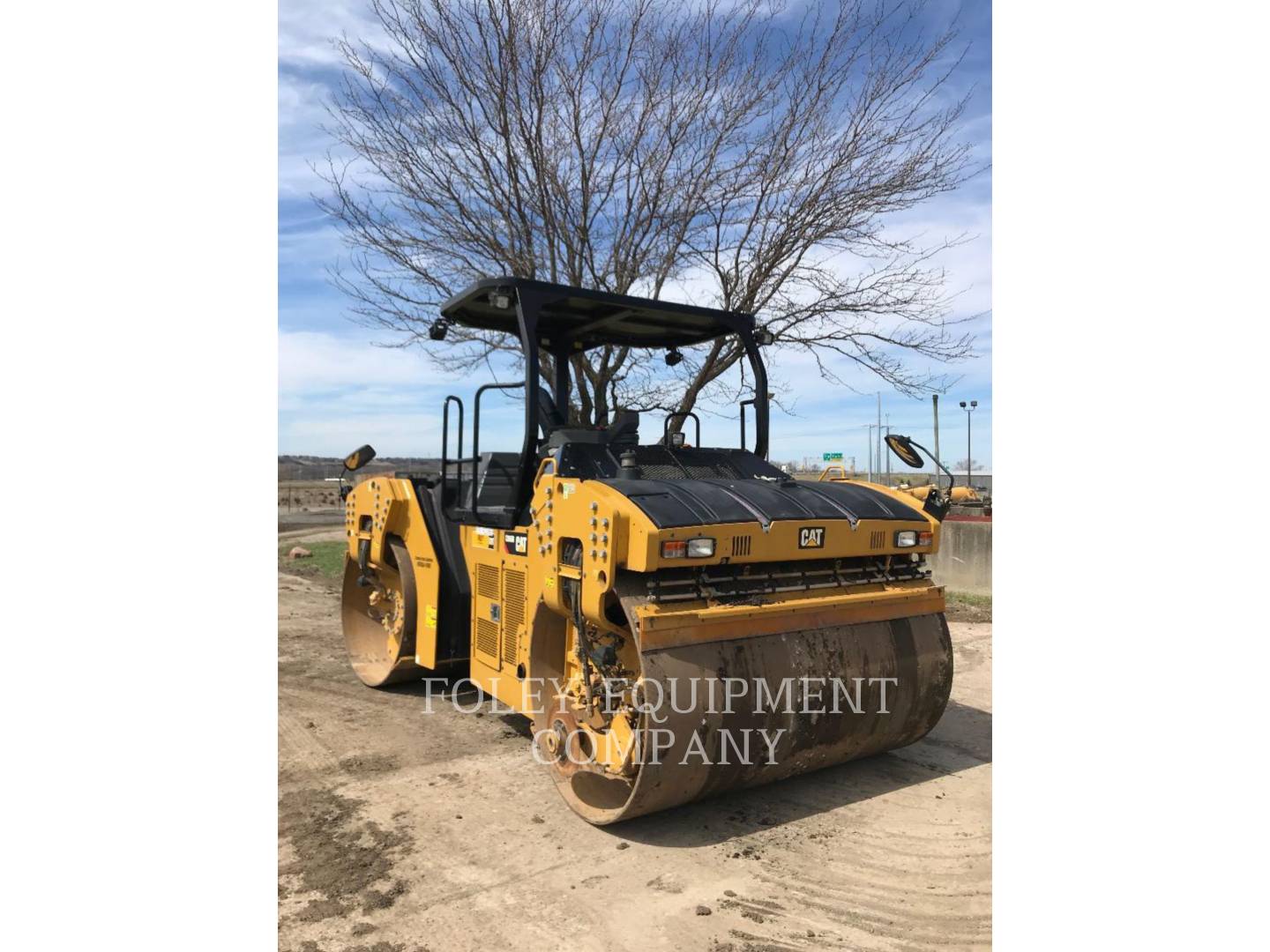 2017 Caterpillar CB66B Compactor