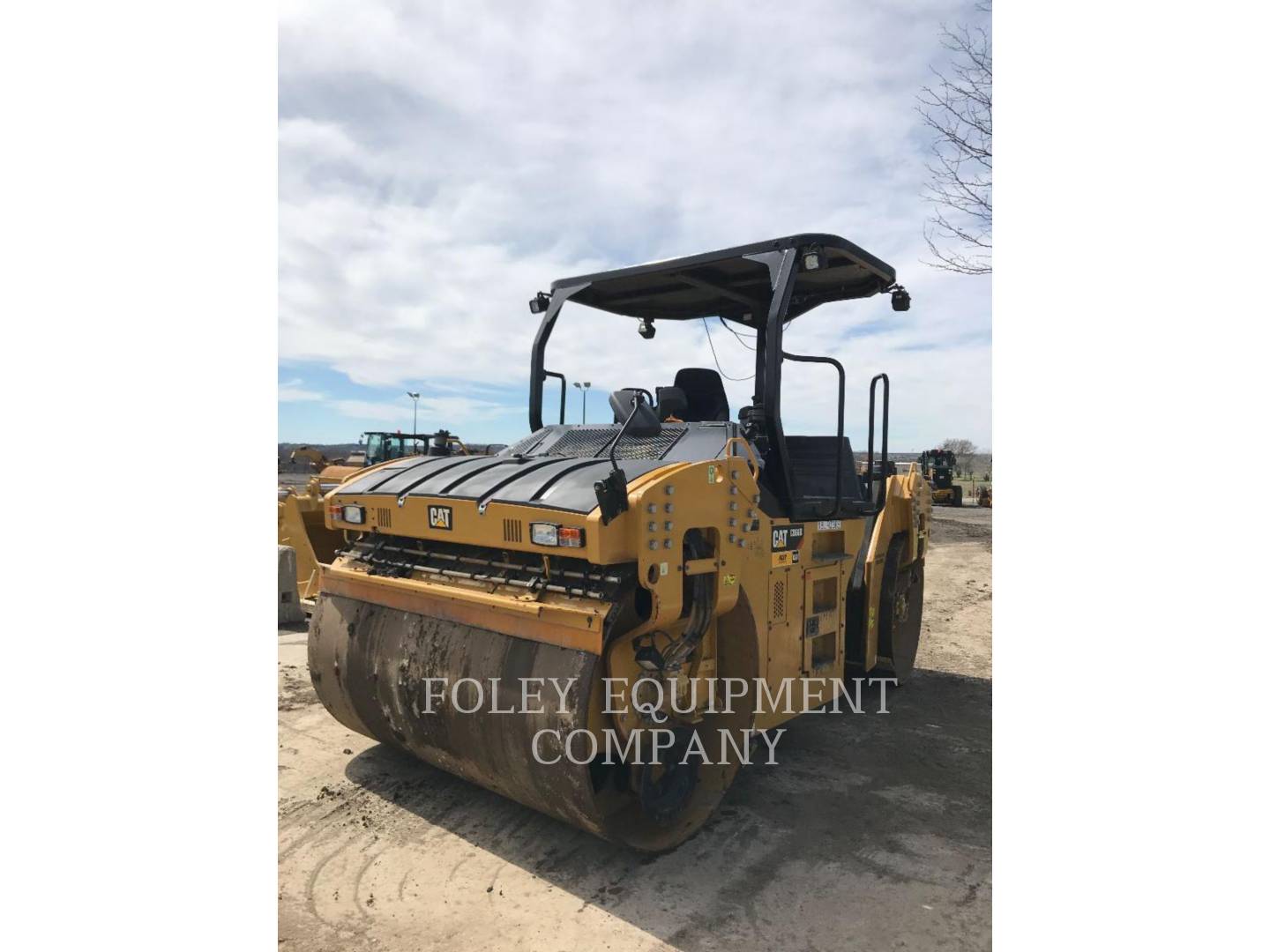 2017 Caterpillar CB66B Compactor