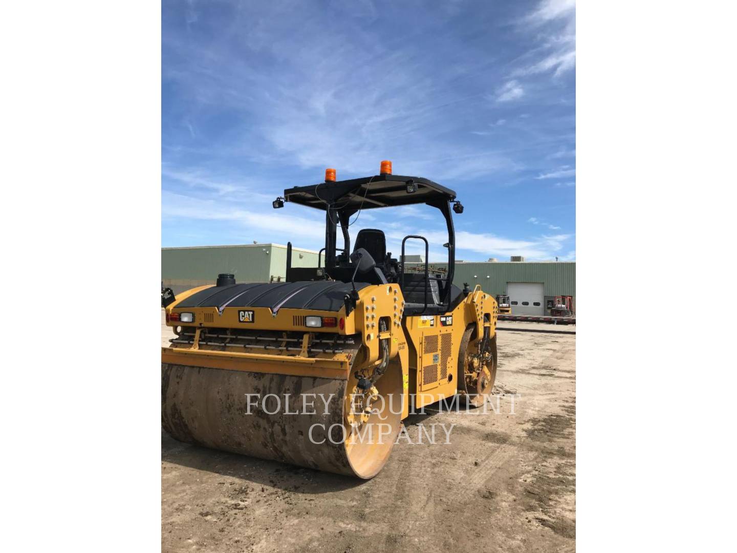 2017 Caterpillar CB66B Compactor