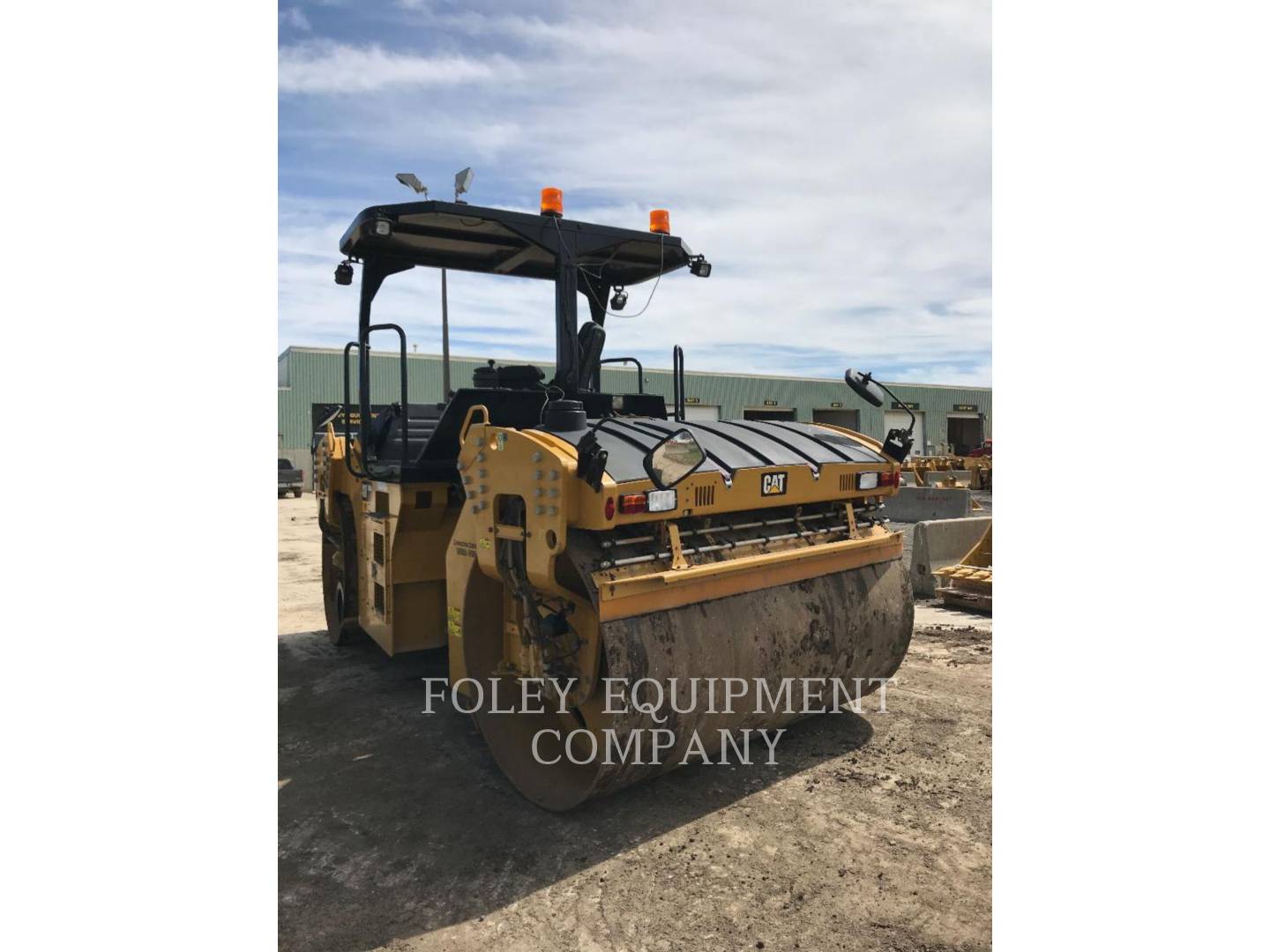 2017 Caterpillar CB66B Compactor