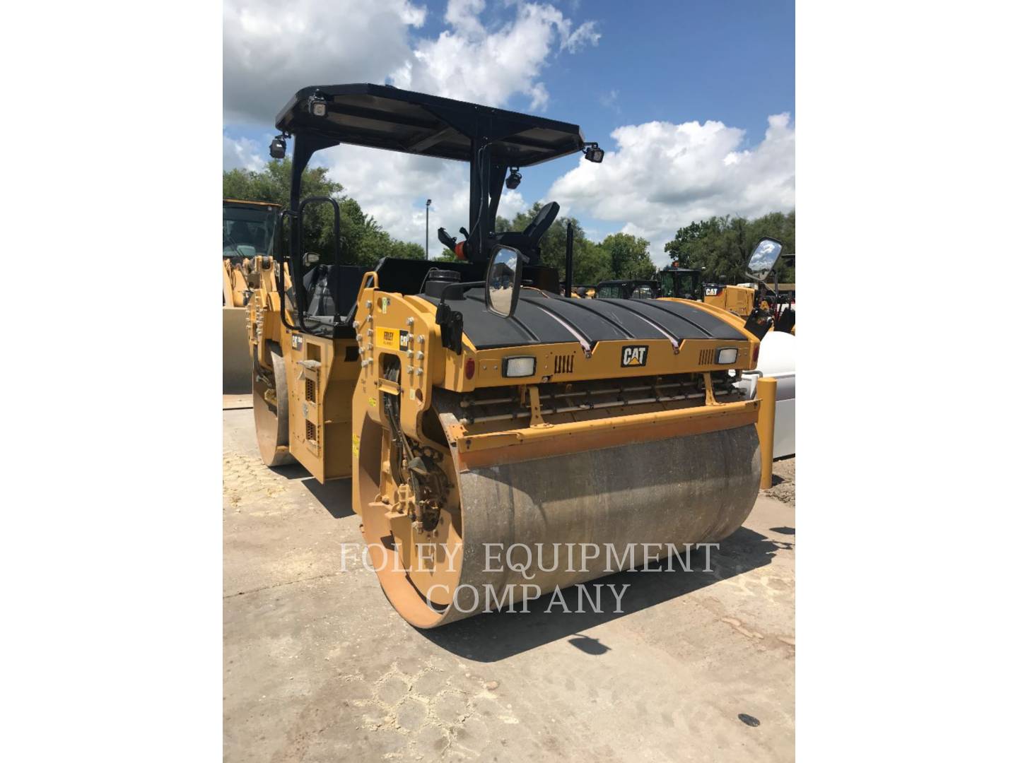 2016 Caterpillar CB68B Compactor