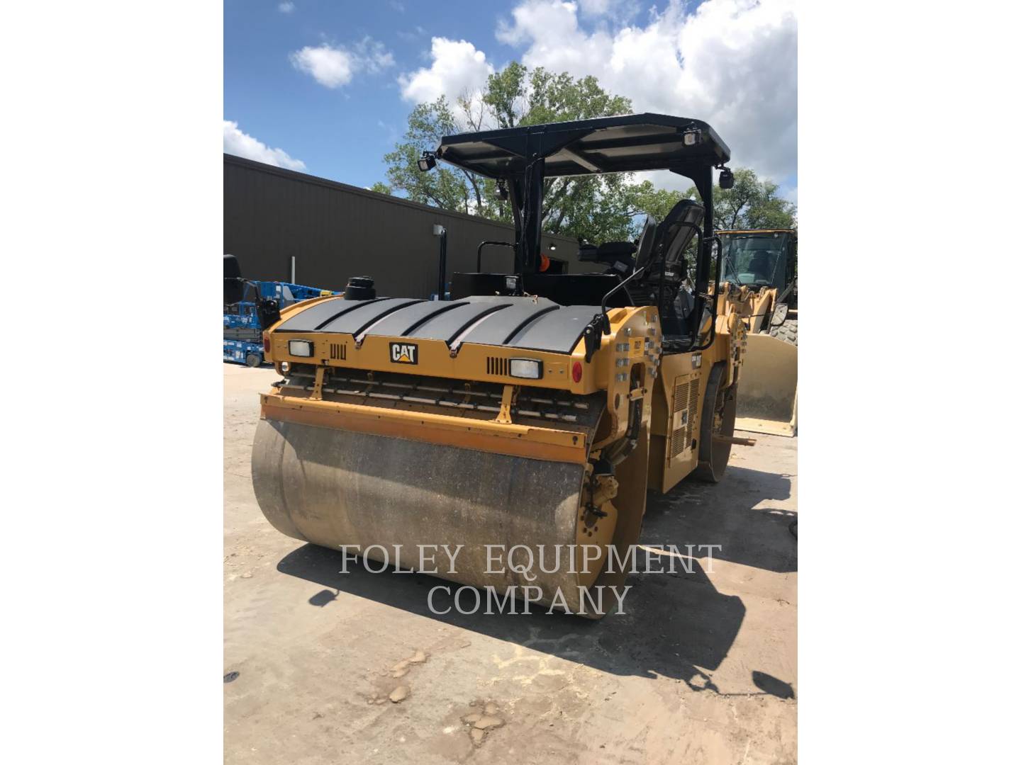 2016 Caterpillar CB68B Compactor