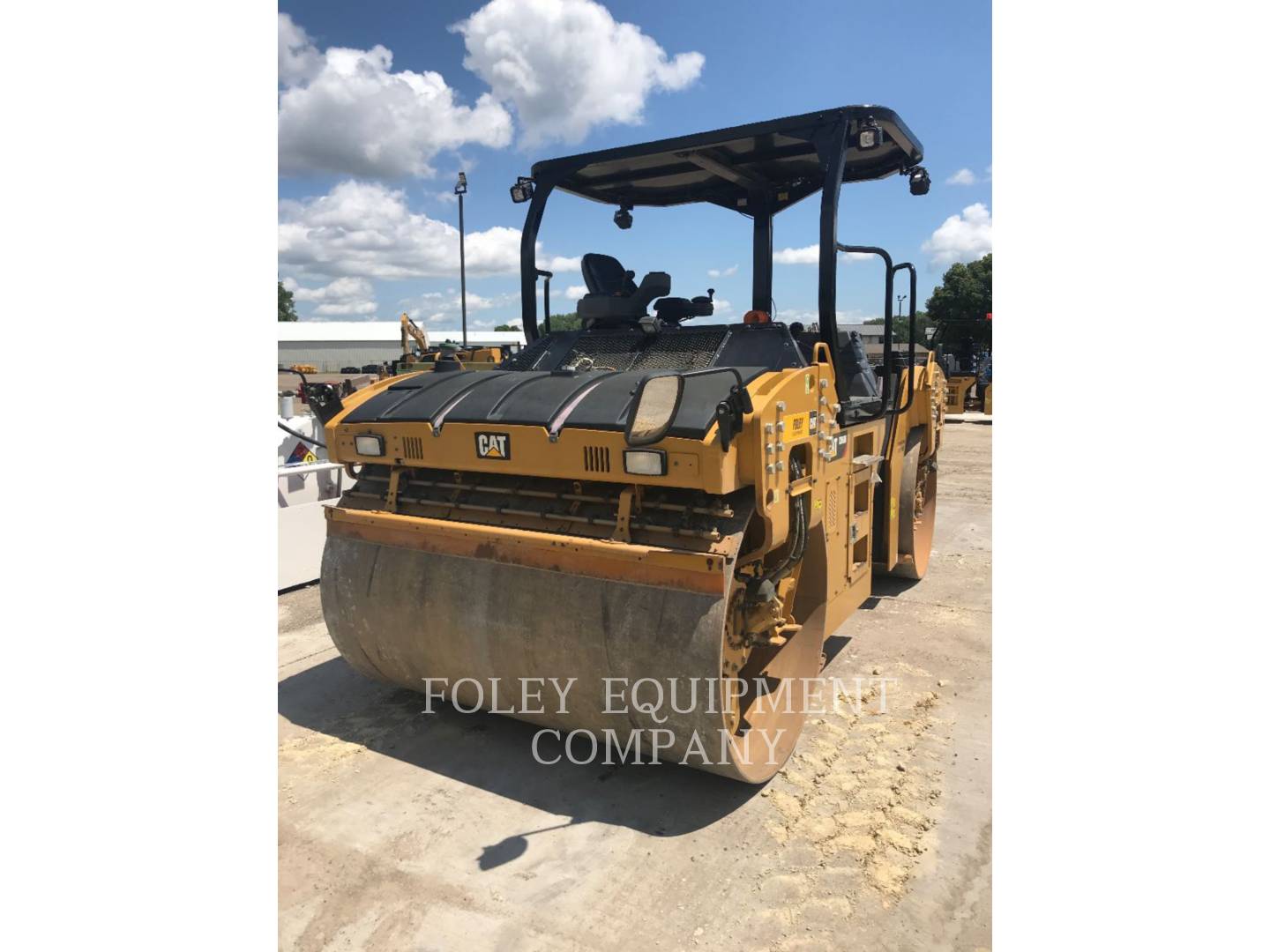 2016 Caterpillar CB68B Compactor