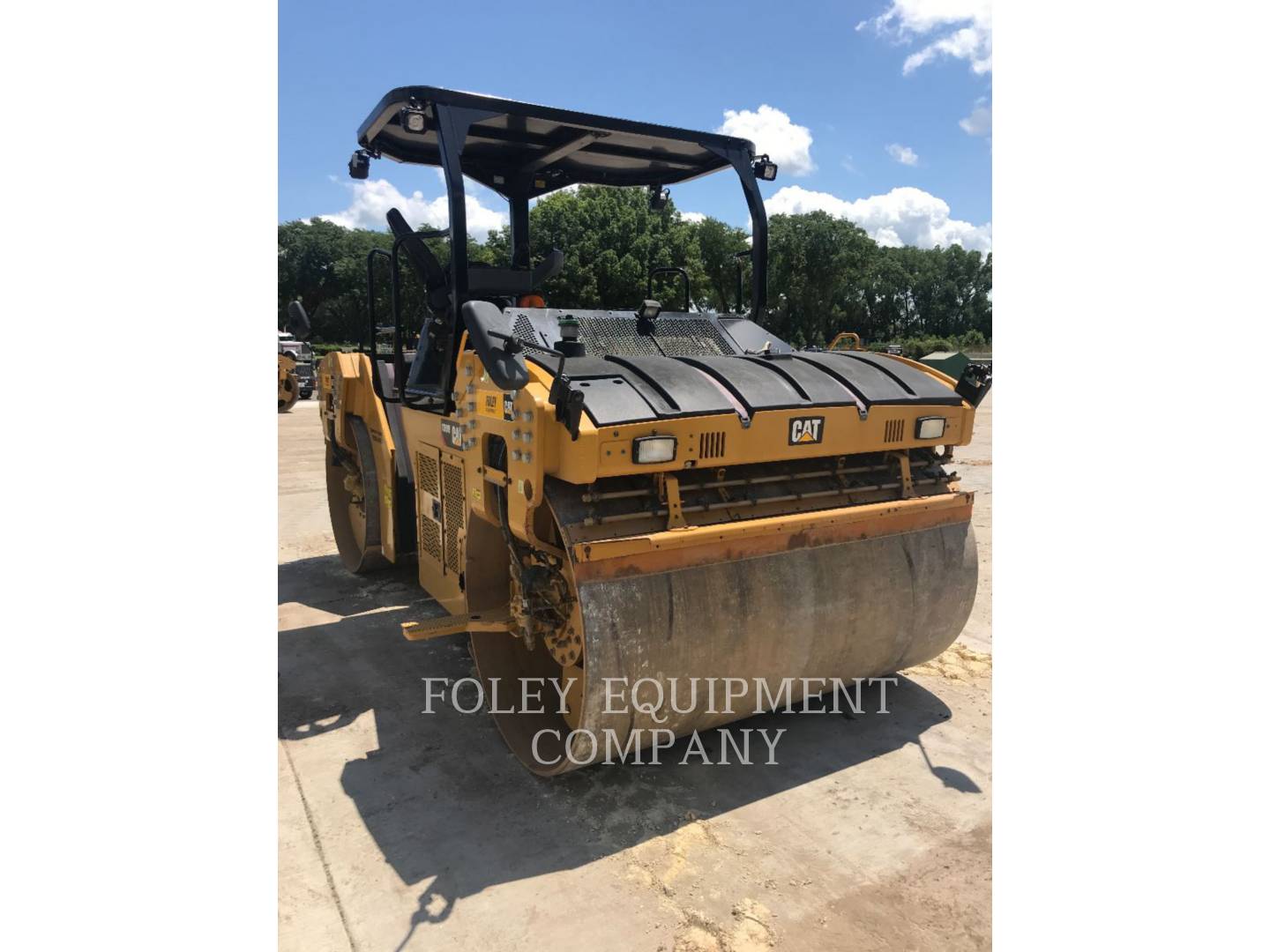 2016 Caterpillar CB68B Compactor