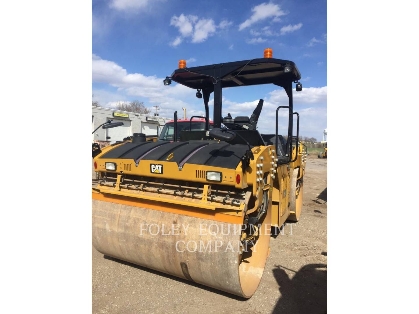 2018 Caterpillar CB66B Compactor