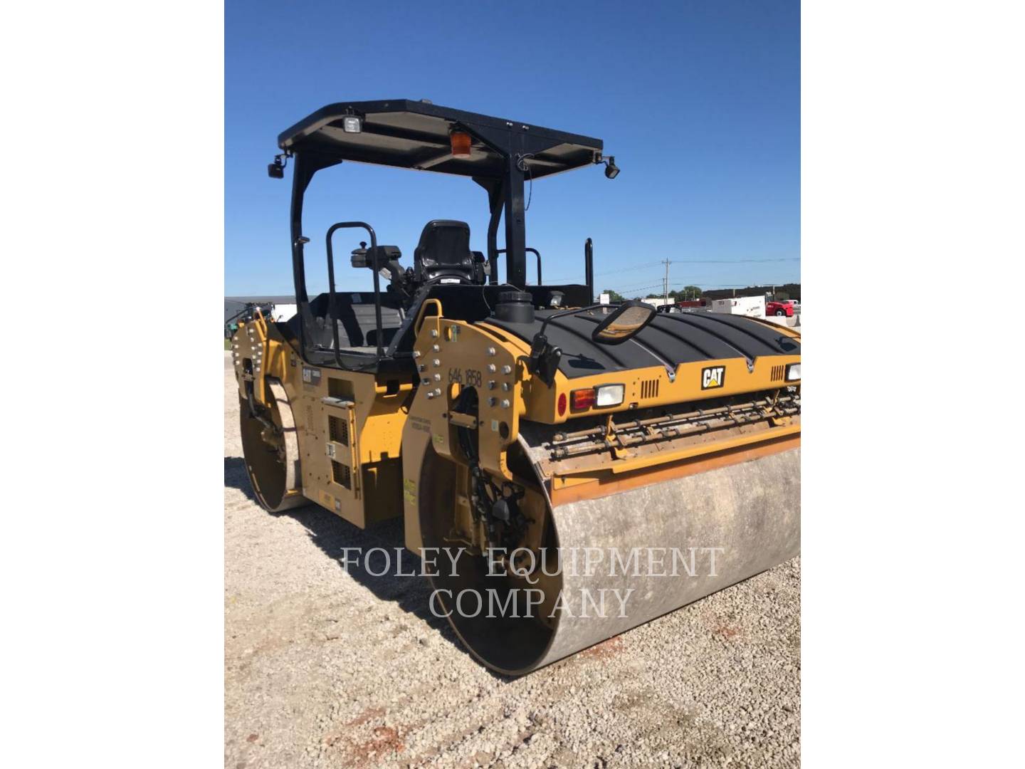 2017 Caterpillar CB66B Compactor