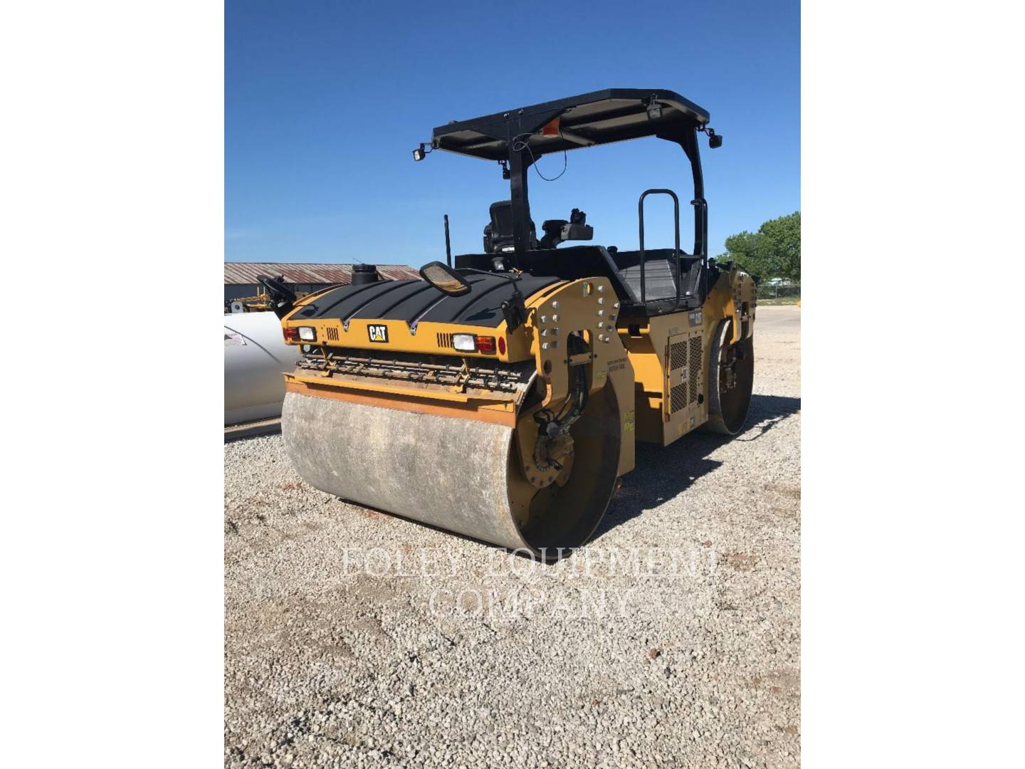 2017 Caterpillar CB66B Compactor