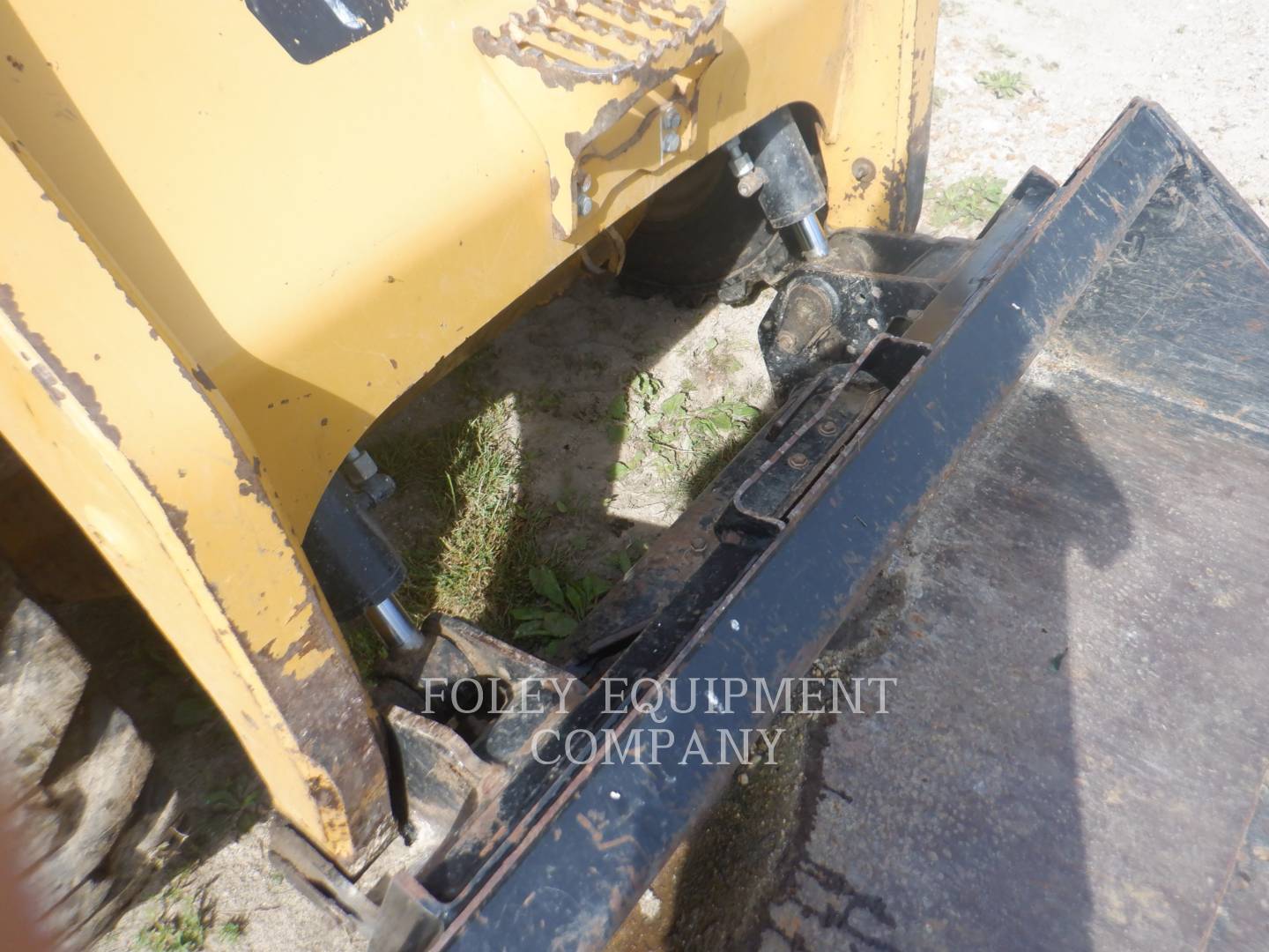 2011 Caterpillar 236B3STD1O Skid Steer Loader