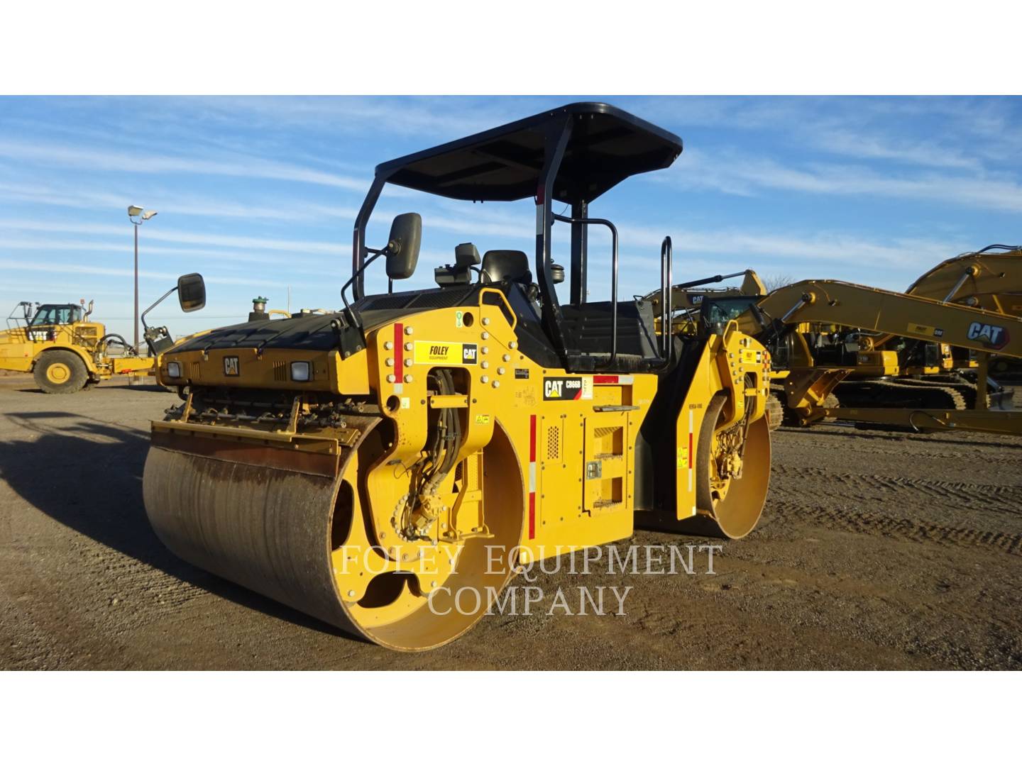 2016 Caterpillar CB66B Compactor