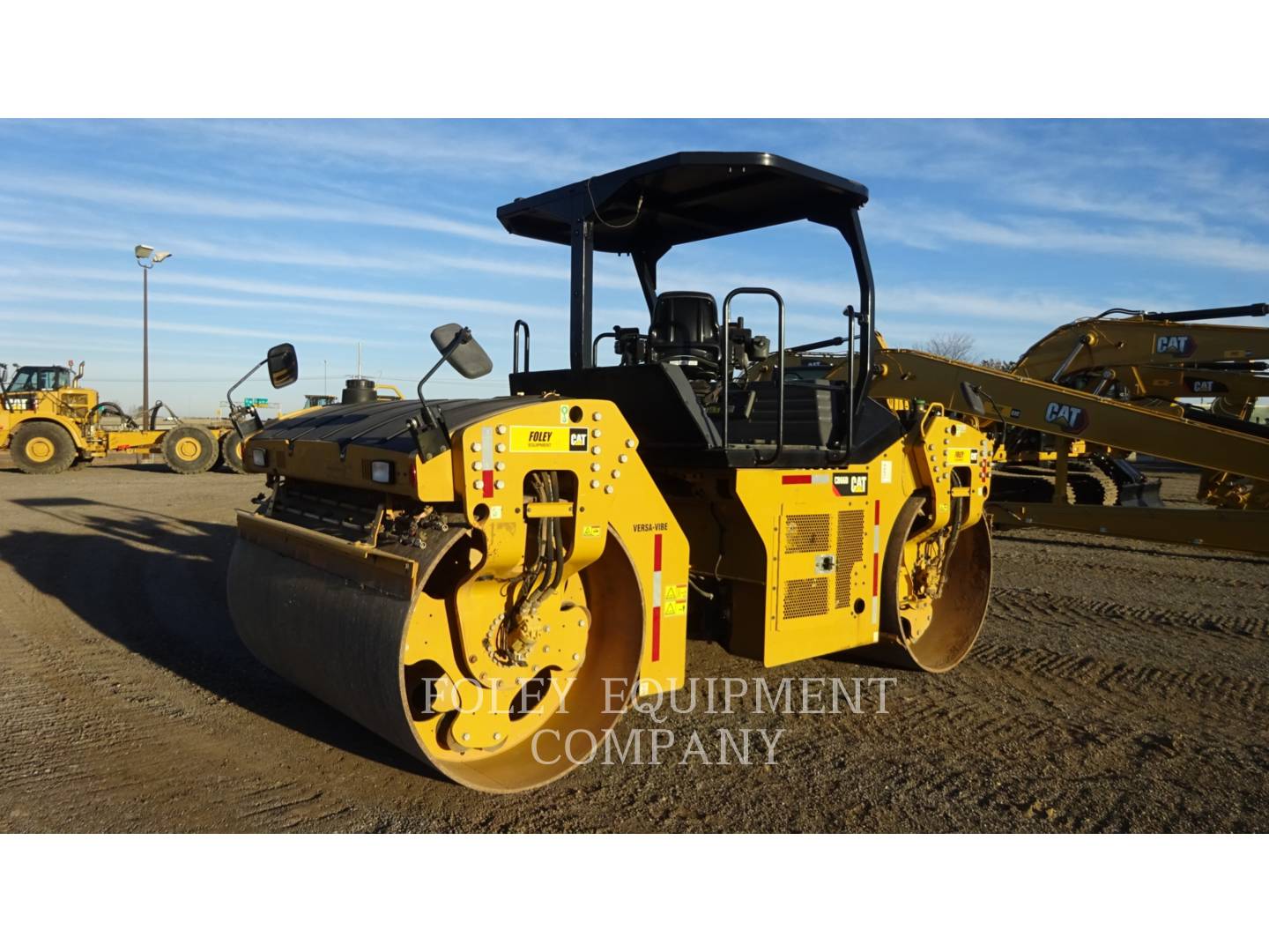 2016 Caterpillar CB66B Compactor