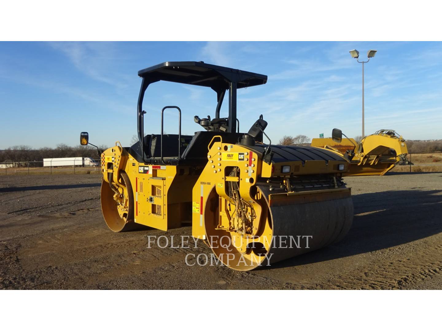 2016 Caterpillar CB66B Compactor